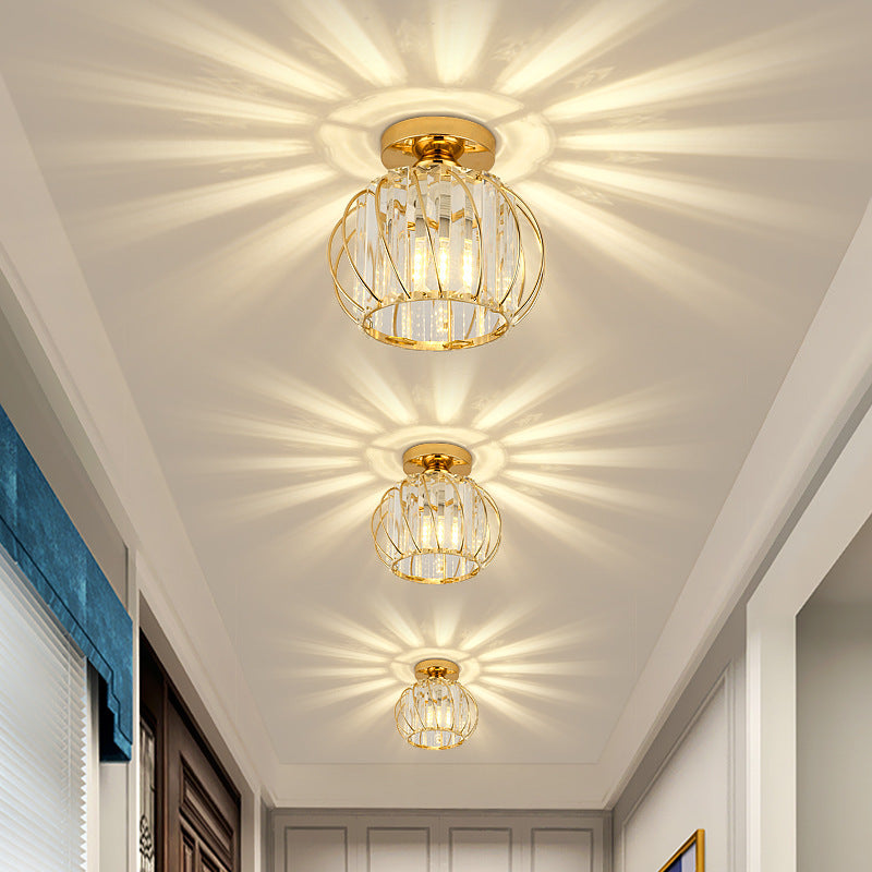Lampa Sufitowa Glamour z Kryształami i Metalową Kloszem Kulistym - Złoty