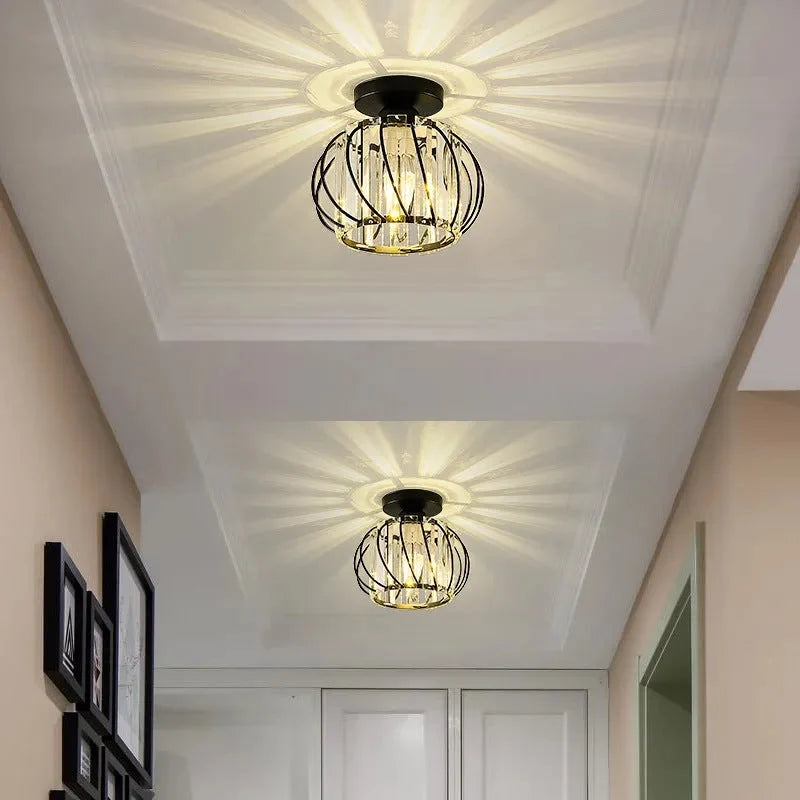 Lampa Sufitowa Glamour z Kryształami i Metalową Kloszem Kulistym - 4