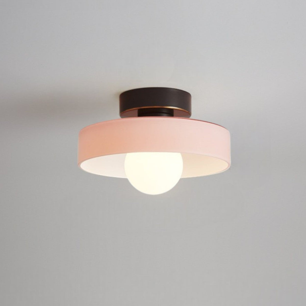 Lampa Sufitowa Nowoczesna z Okrągłym Kloszem i Żarówką Kulistą - Czarny/Różowy