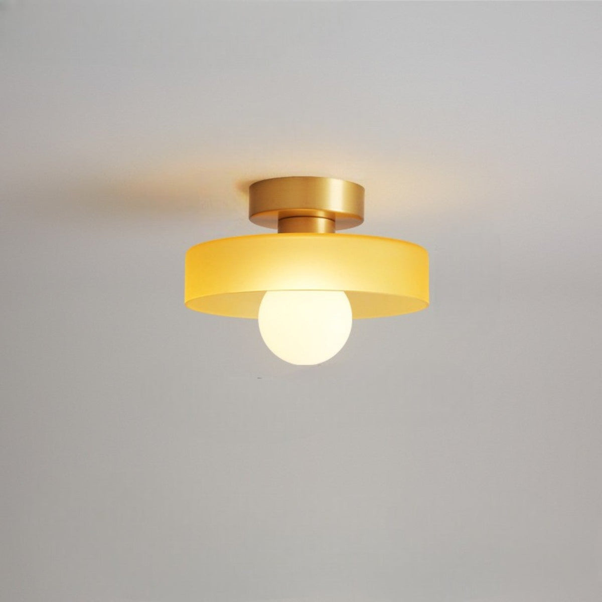 Lampa Sufitowa Nowoczesna z Okrągłym Kloszem i Żarówką Kulistą - Złoty/Pomarańczowy