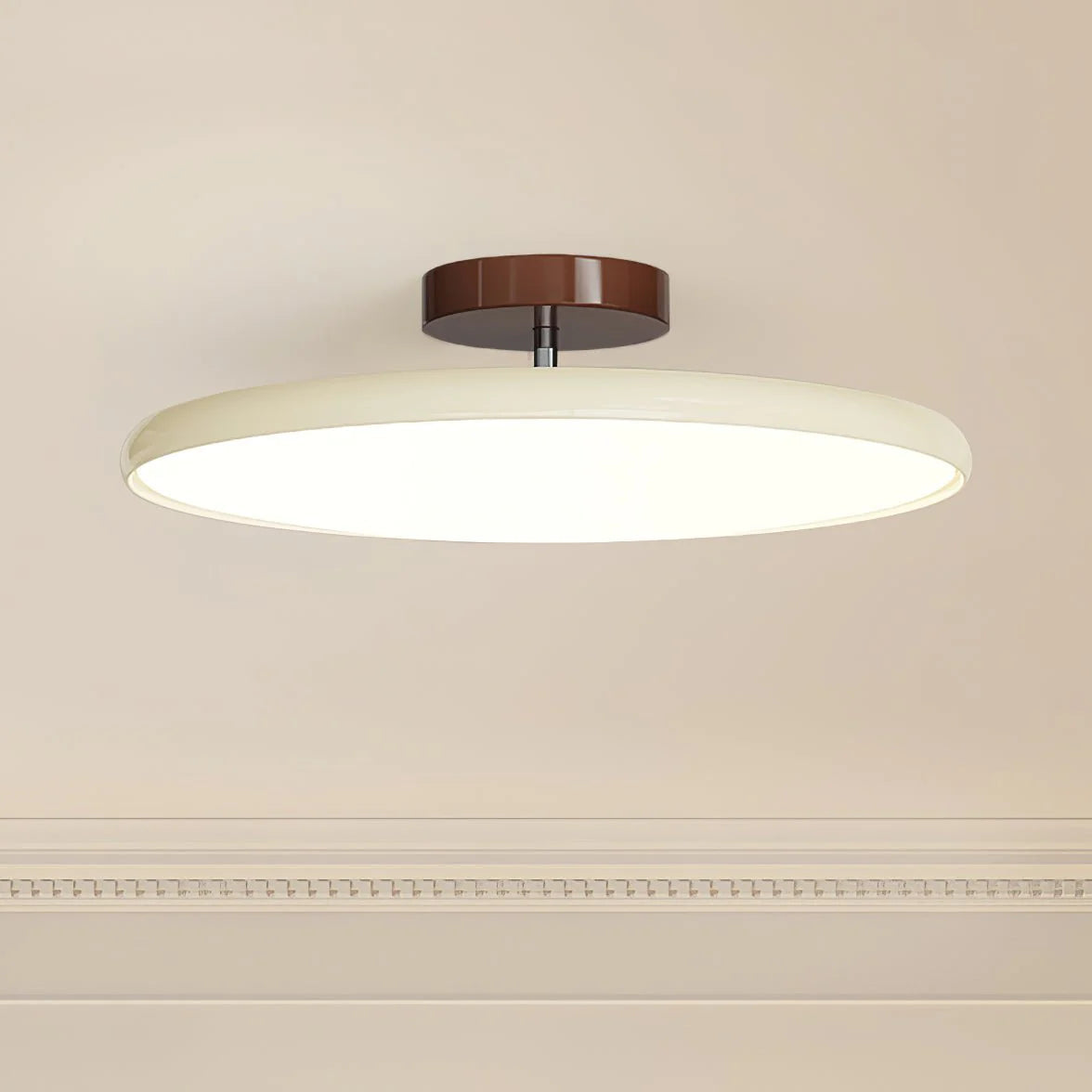 Lampa Sufitowa Retro z Okrągłym Kloszem i Regulowanym Nachyleniem - Beżowy