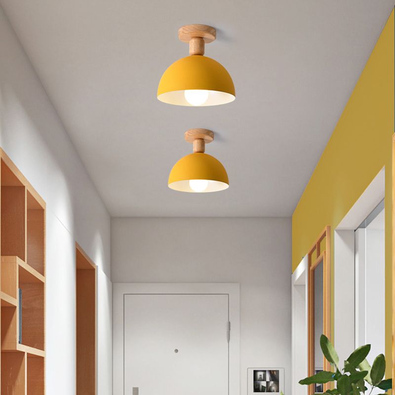 Lampa Sufitowa Skandynawska z Drewnianą Podstawą i Metalowym Kloszem - Żółty
