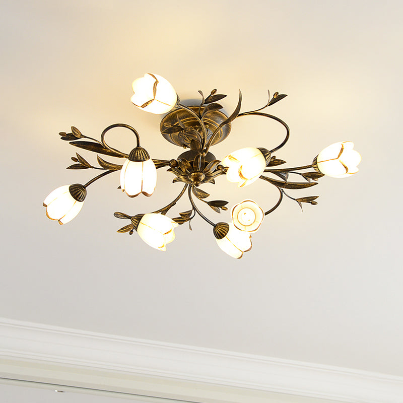Lampa Sufitowa Vintage z Kwiatowym Motywem i Kloszami w Kształcie Tulipanów - Antyczny Mosiądz