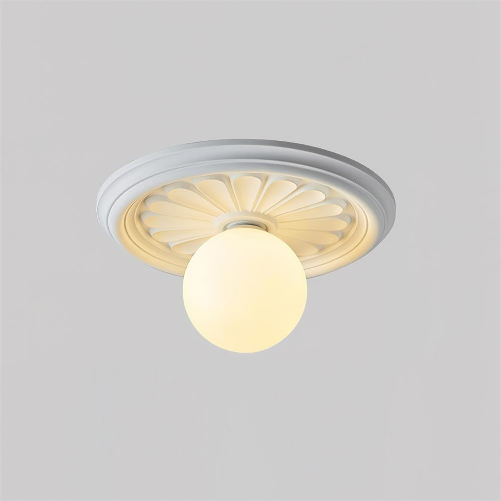 Lampa Sufitowa Vintage z Rzeźbioną Rozetą i Kloszem Kula - 9
