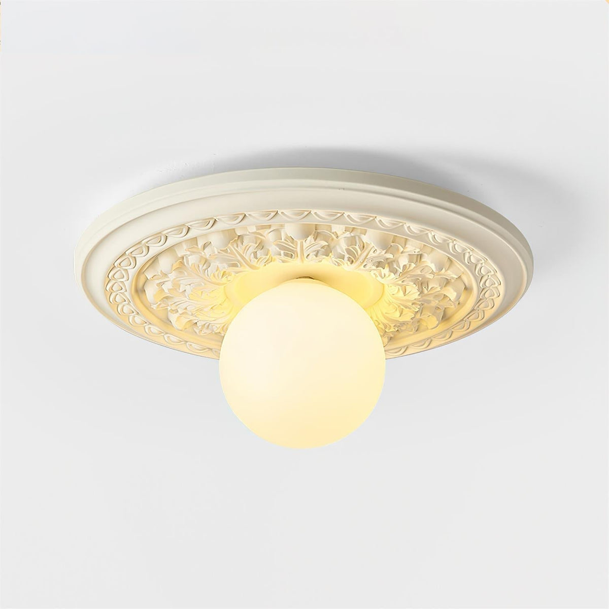 Lampa Sufitowa Vintage z Rzeźbioną Rozetą i Kloszem Kula - 12
