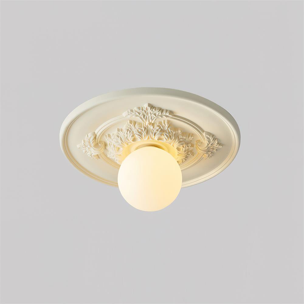 Lampa Sufitowa Vintage z Rzeźbioną Rozetą i Kloszem Kula - Beżowy