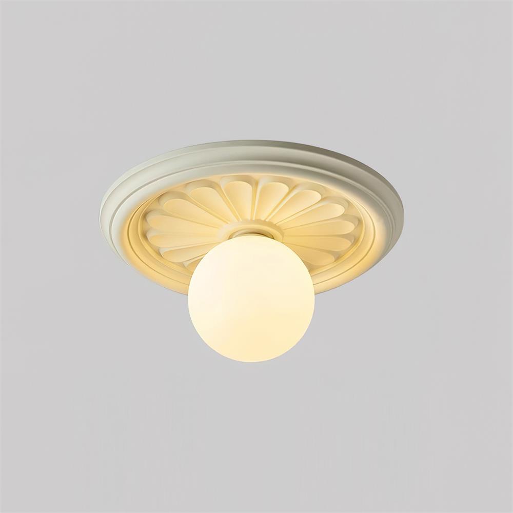 Lampa Sufitowa Vintage z Rzeźbioną Rozetą i Kloszem Kula - 8