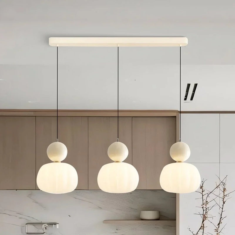 Lampa Wisząca Art Deco z Kulistym Detalem i Matowym Kloszem - Beżowy