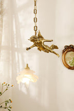 Lampa Wisząca Art Deco ze Złotą Figurką Anioła i Kloszem Kwiatowym - Mosiądz