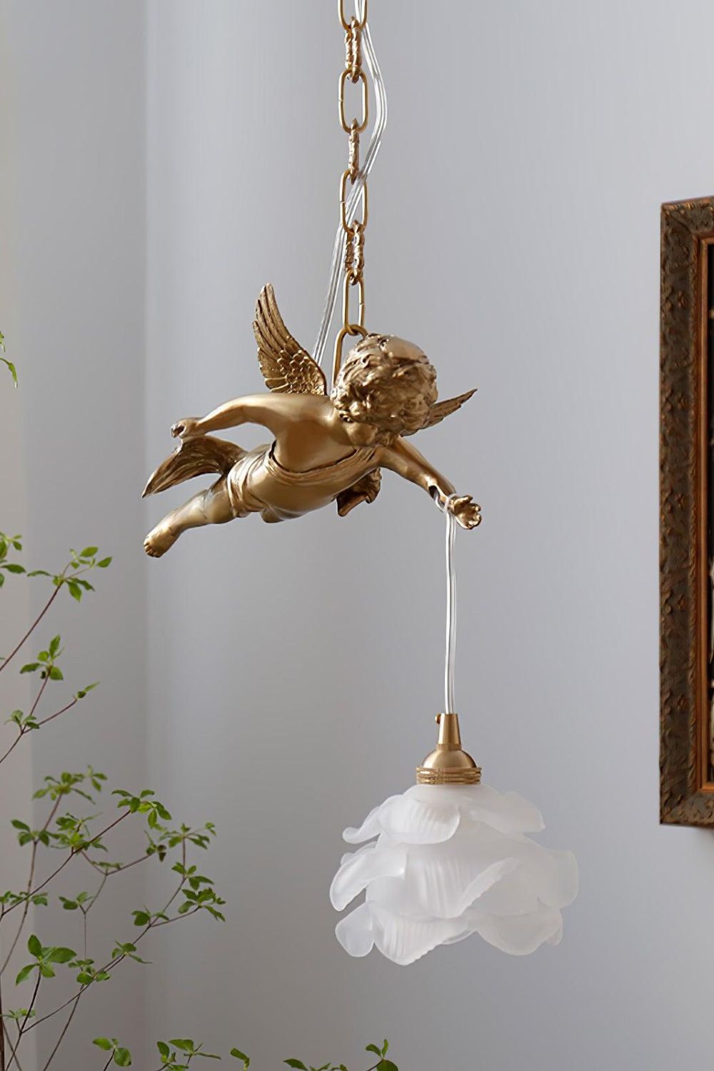 Lampa Wisząca Art Deco ze Złotą Figurką Anioła i Kloszem Kwiatowym - 5