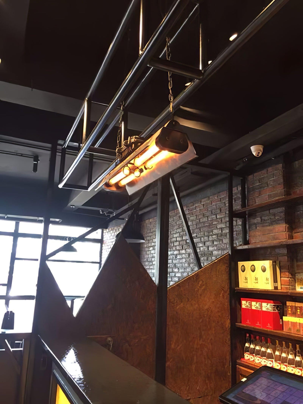 Lampa Wisząca Industrialna z Metalową Obudową na Łańcuchu - 9