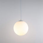 Lampa Wisząca Minimalistyczna ze Szklanym Kloszem Kulistym - Biały