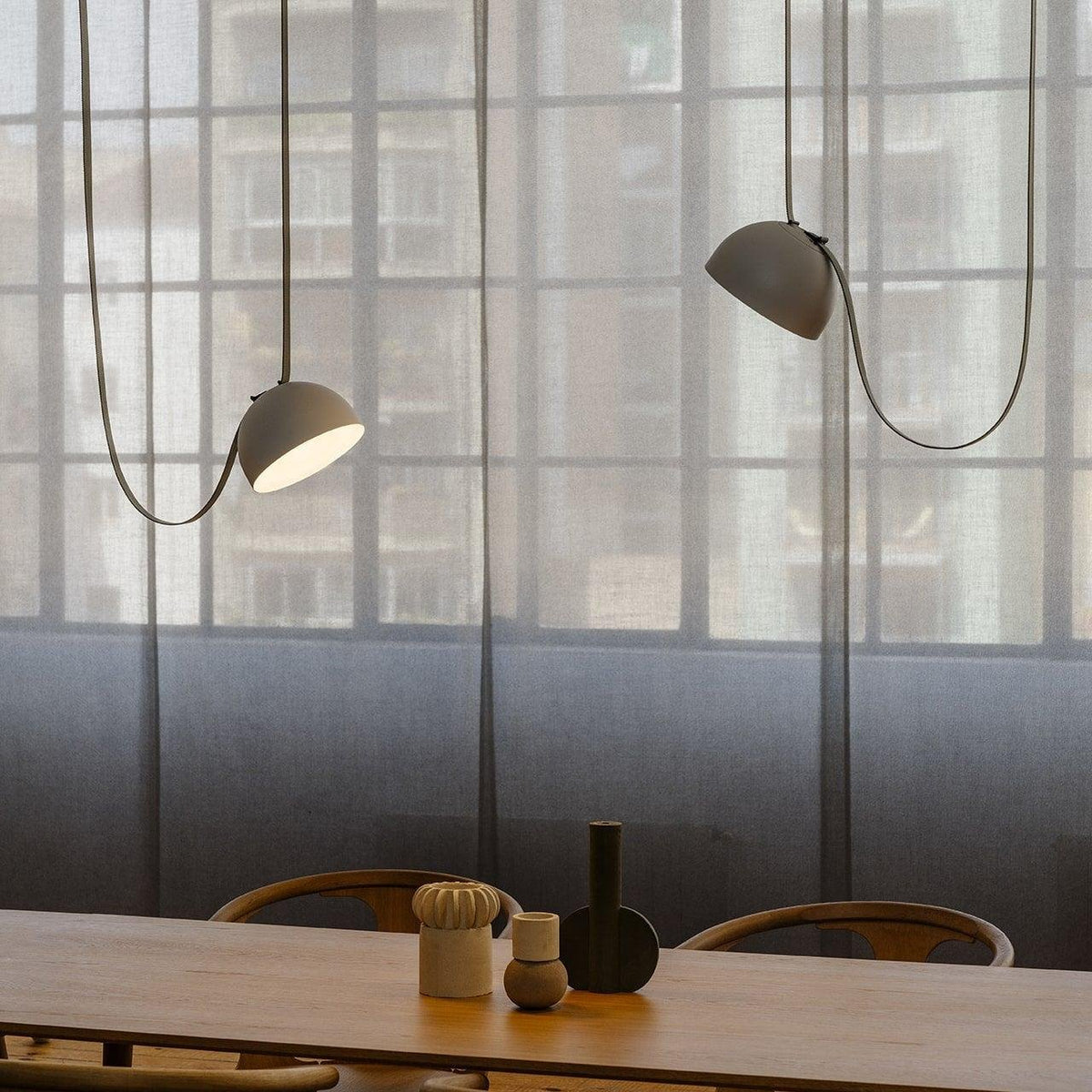 Lampa Wisząca Modernistyczna z Półkulistymi Kloszami na Skórzanych Taśmach - 11
