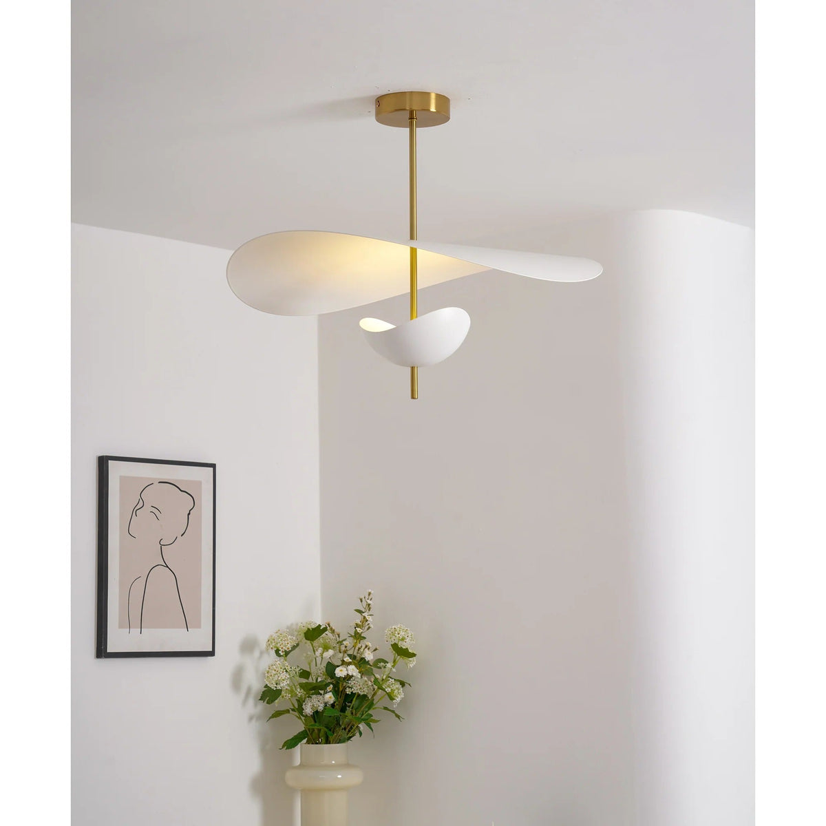 Lampa Wisząca Nowoczesna z Falującymi Kloszami na Złotym Drążku - 10