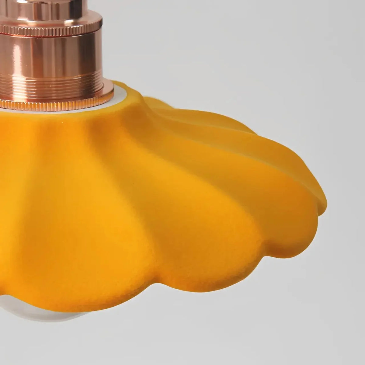 Lampa Wisząca Retro z Ceramicznym Kloszem w Kształcie Płatka - 16