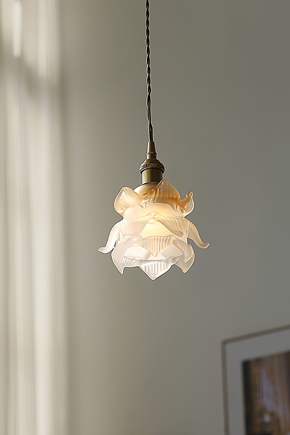 Lampa Wisząca Retro z Kwiatowym Kloszem Szklanym
