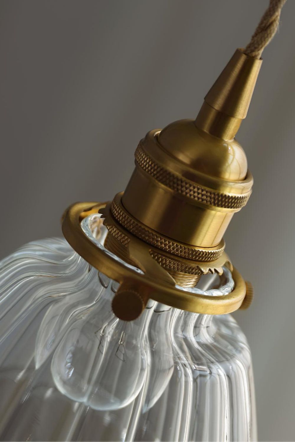 Lampa Wisząca Retro ze Szklanym Kloszem z Prążkowanego Szkła - 21