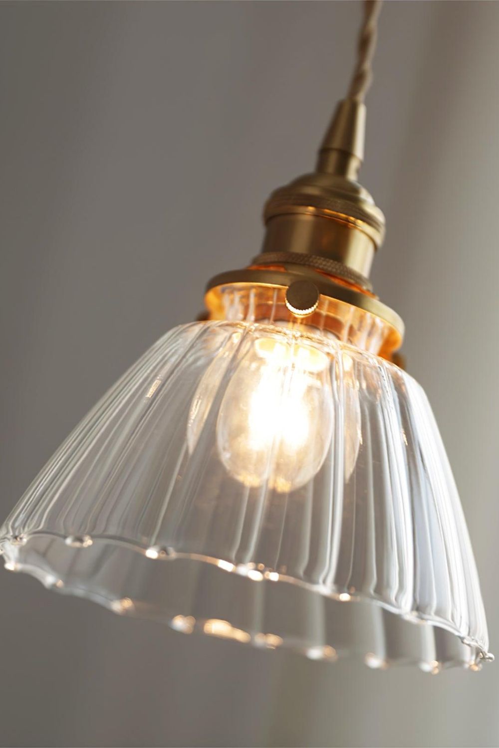 Lampa Wisząca Retro ze Szklanym Kloszem z Prążkowanego Szkła - 24