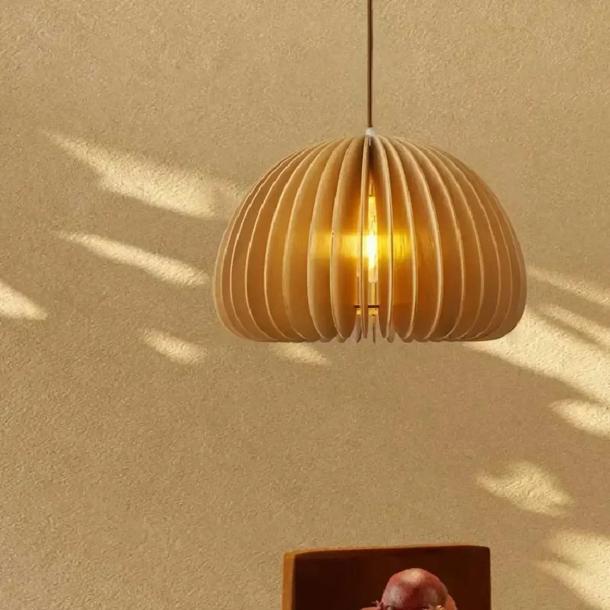 Lampa Wisząca Skandynawska z Drewnianą Kopułą w Organicznym Kształcie - 3