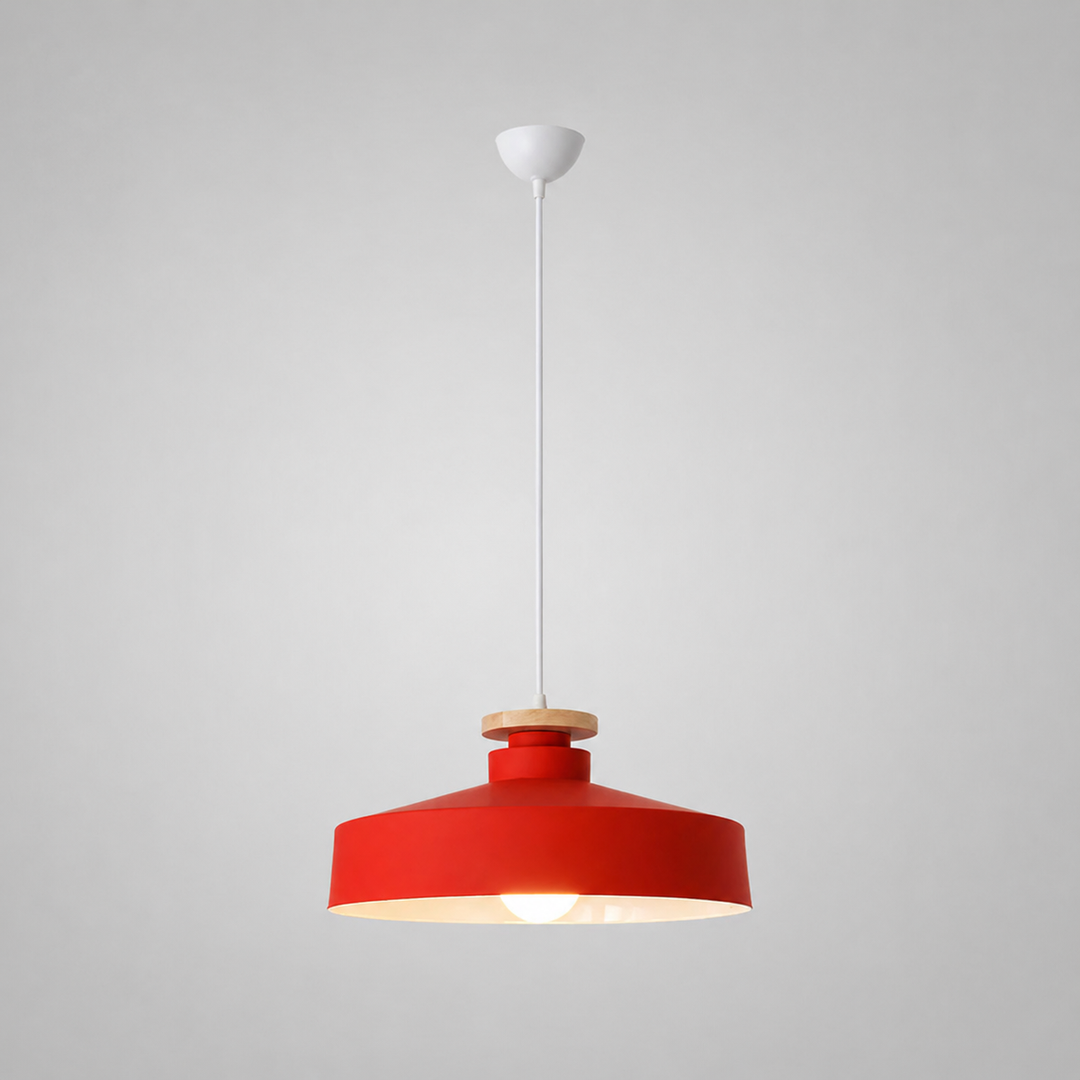 Lampa Wisząca Skandynawska z Drewnianym Detalem i Płaskim Kloszem - Czerwony