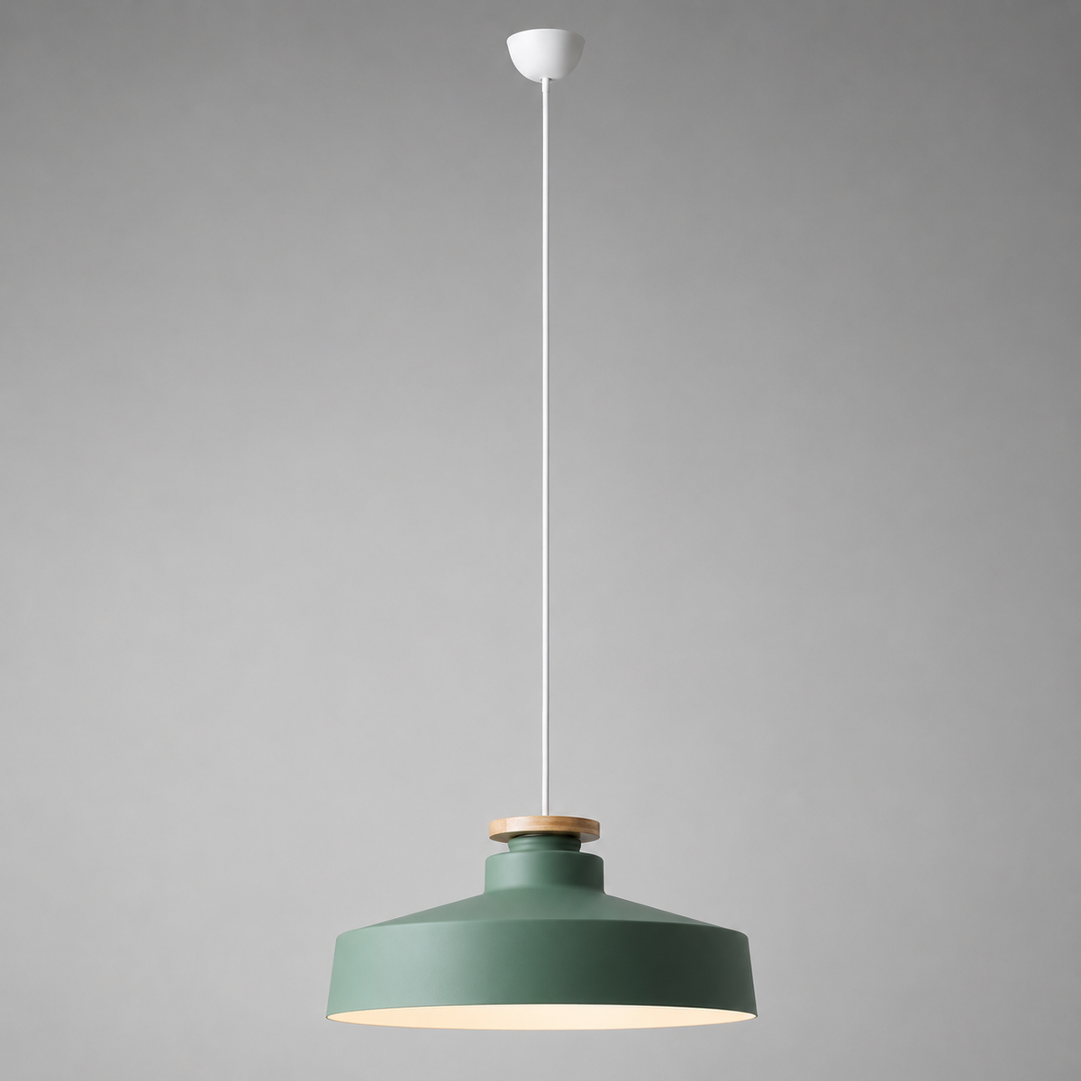 Lampa Wisząca Skandynawska z Drewnianym Detalem i Płaskim Kloszem - Zielony