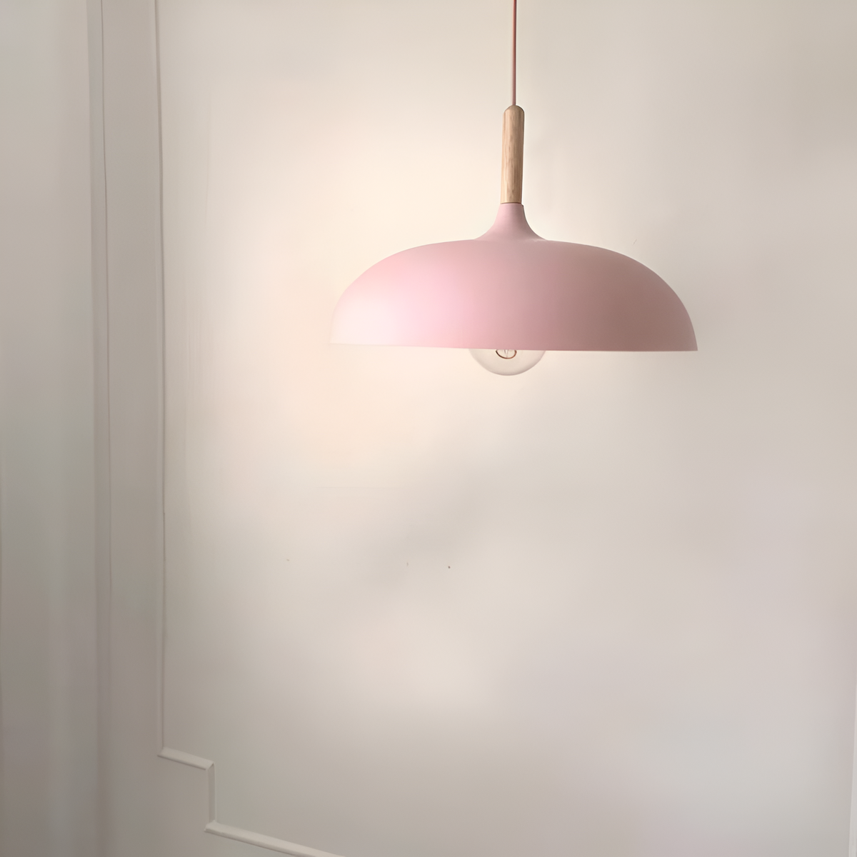 Lampa Wisząca Skandynawska z Okrągłym Kloszem i Drewnianym Akcentem - 10