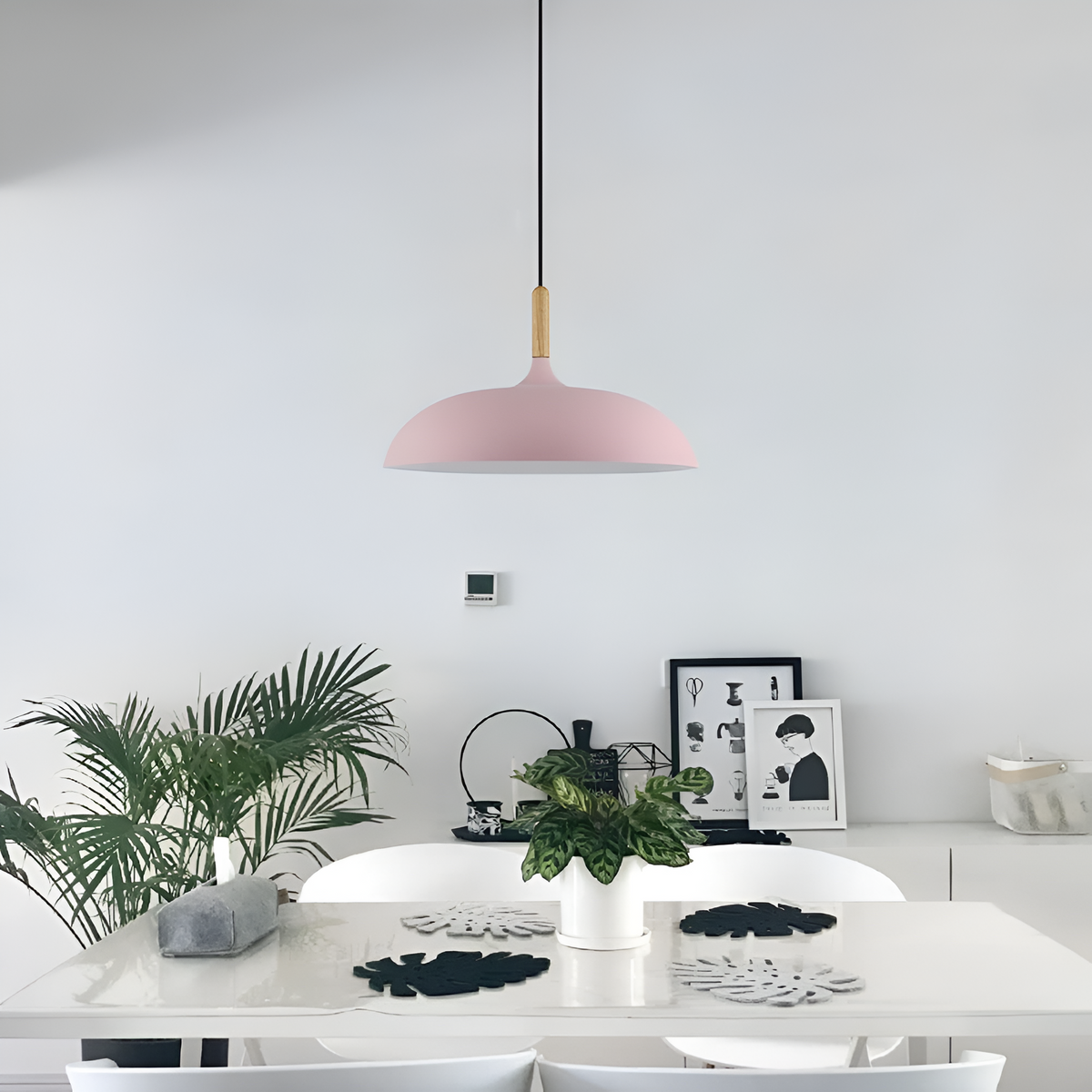 Lampa Wisząca Skandynawska z Okrągłym Kloszem i Drewnianym Akcentem - 11