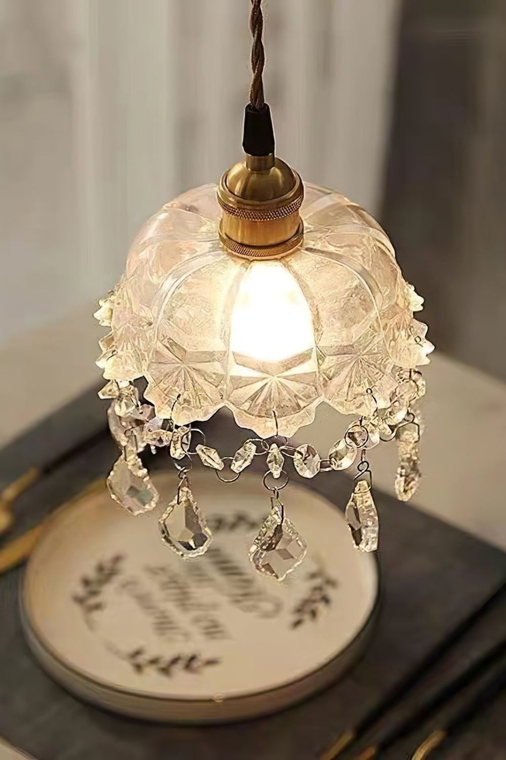 Lampa Wisząca Vintage z Kryształowymi Zawieszkami i Szklanym Kloszem - 11