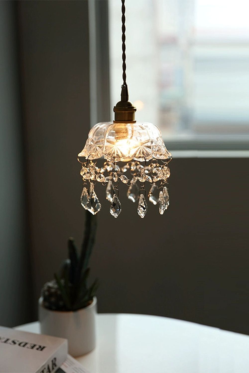Lampa Wisząca Vintage z Kryształowymi Zawieszkami i Szklanym Kloszem - 7