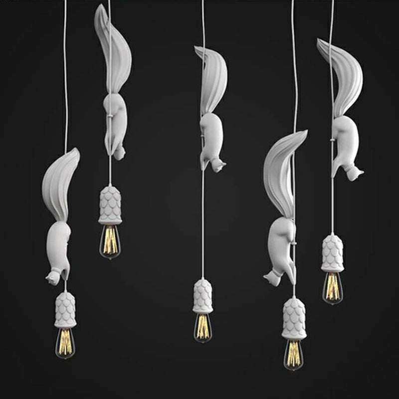 Lampa Wisząca z Figurką Wiewiórki Art Deco z Szyszką - Złoty