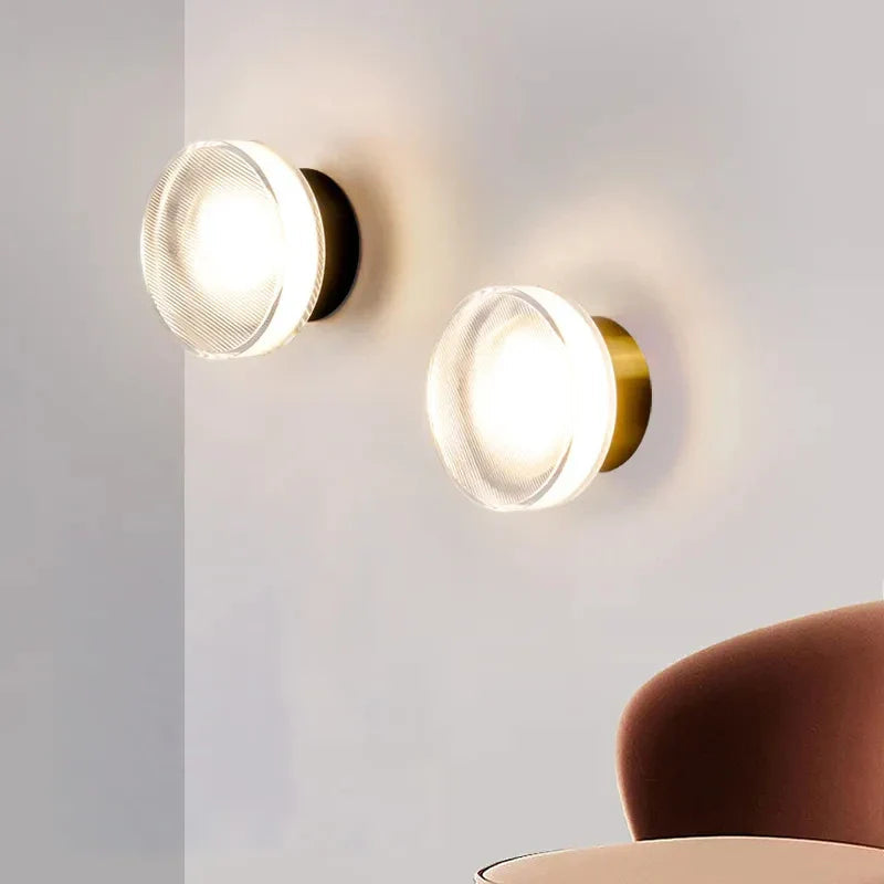 Nowoczesna Lampa Ścienna z Prążkowanym Kloszem - 3