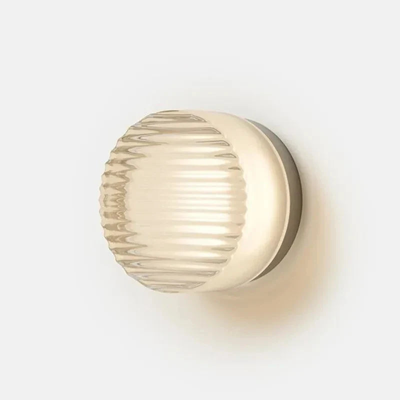 Nowoczesna Lampa Ścienna z Prążkowanym Kloszem - 4