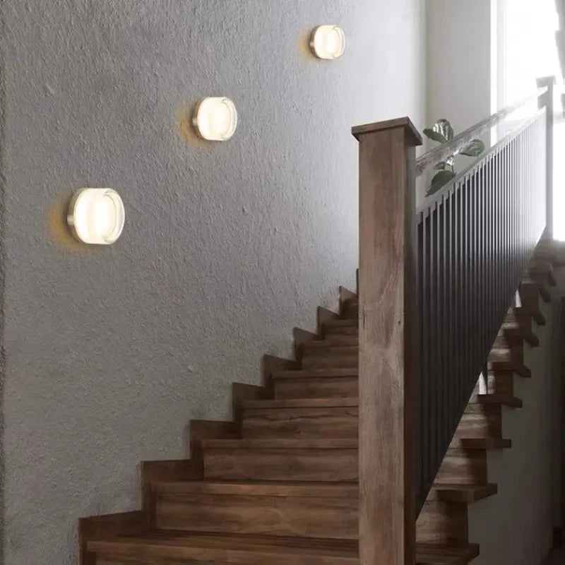 Nowoczesna Lampa Ścienna z Prążkowanym Kloszem - 6