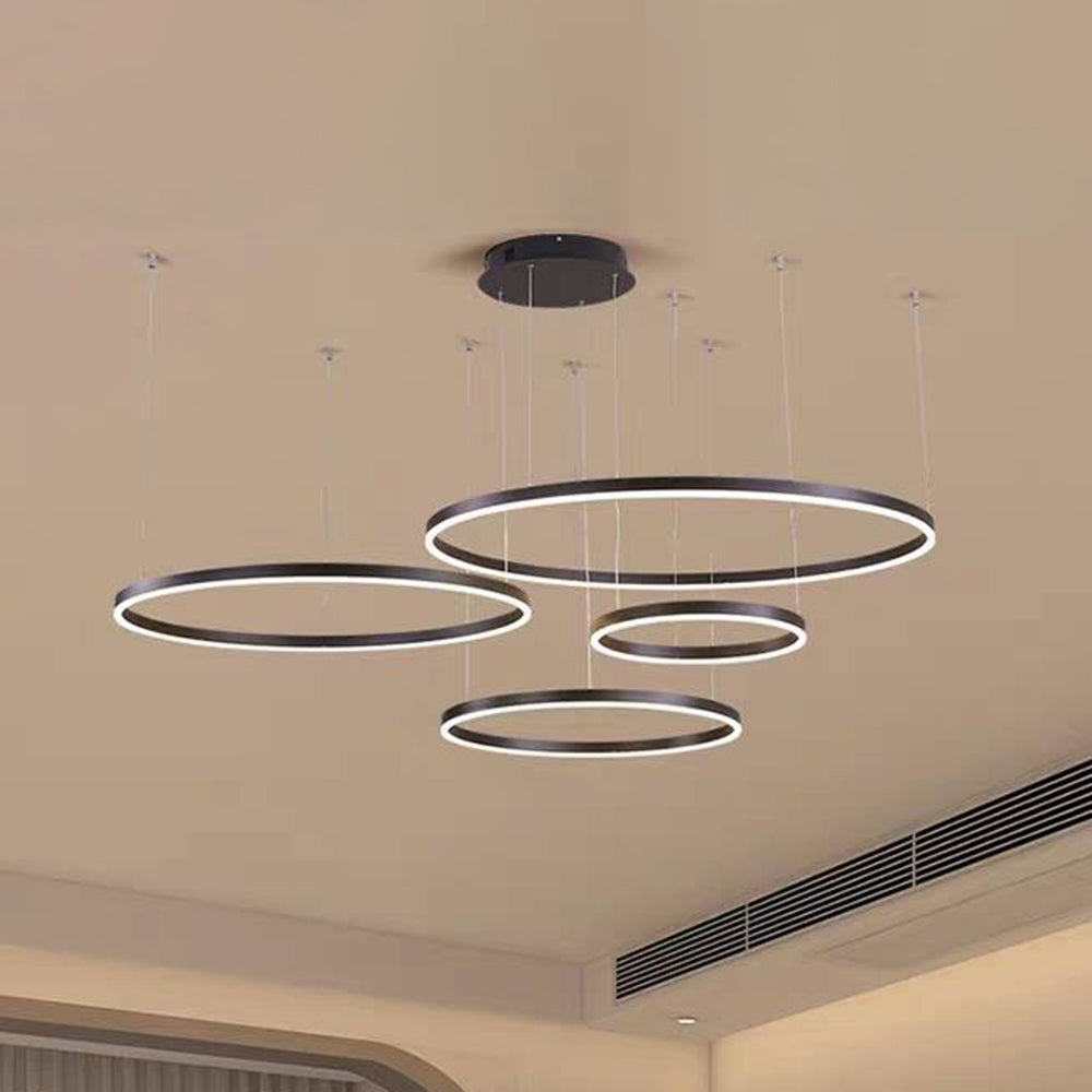 Nowoczesna Lampa Wisząca z Okrągłymi Pierścieniami - Czarna rama