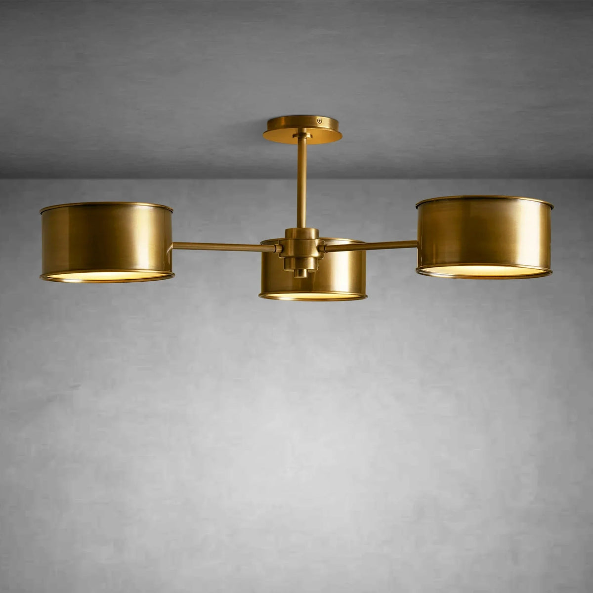 Lampa Sufitowa Art Deco z Trzema Metalowymi Kloszami - Mosiądz