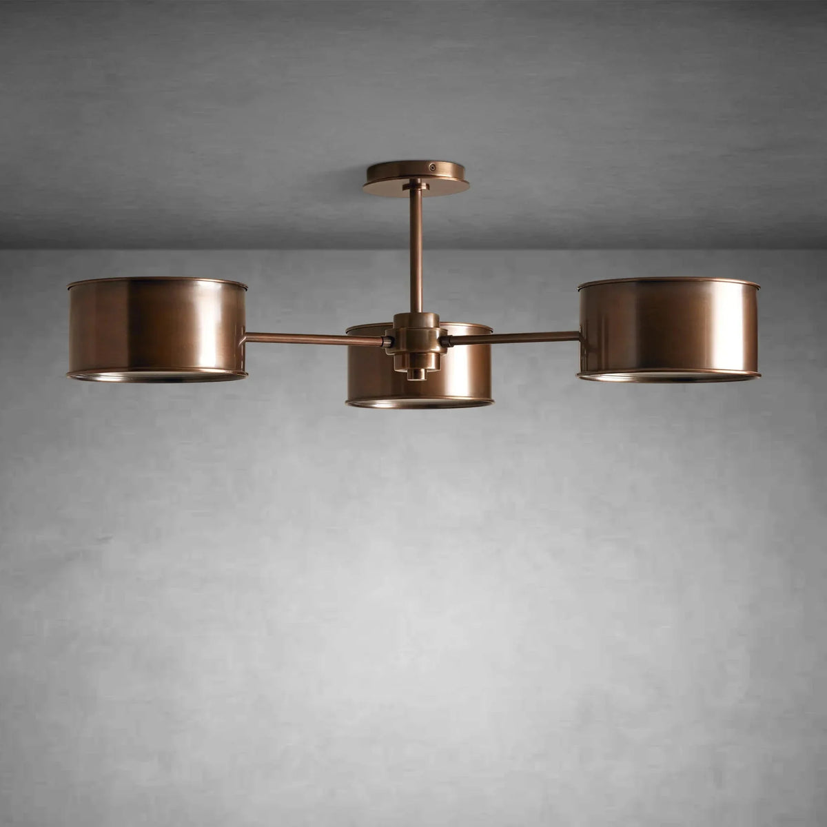 Lampa Sufitowa Art Deco z Trzema Metalowymi Kloszami