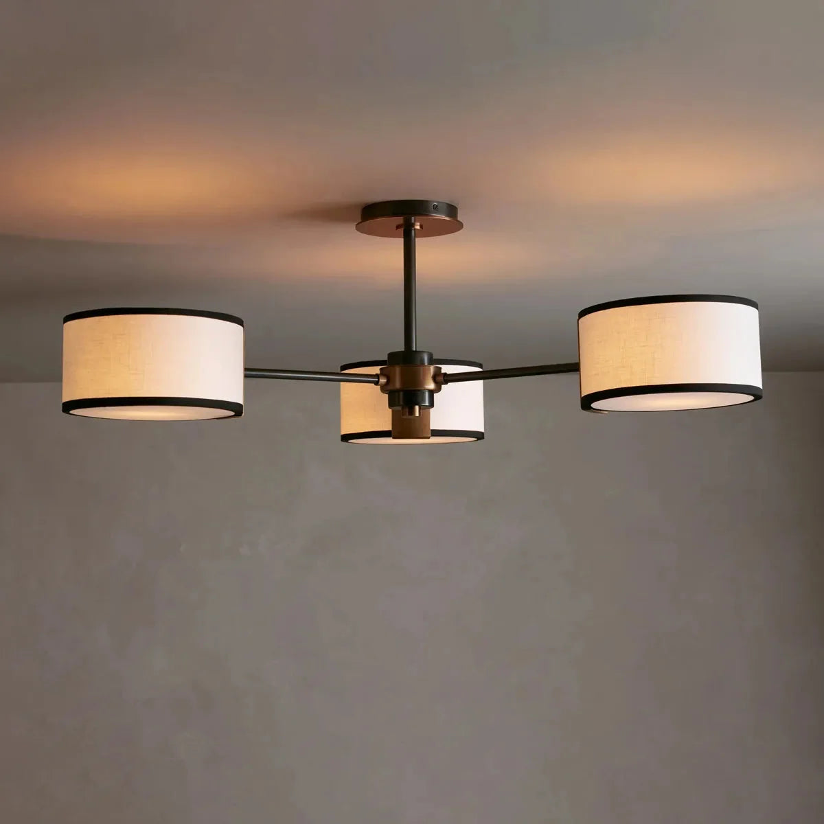 Lampa Sufitowa Nowoczesna z Trzema Okrągłymi Kloszami - Czarny/Biały