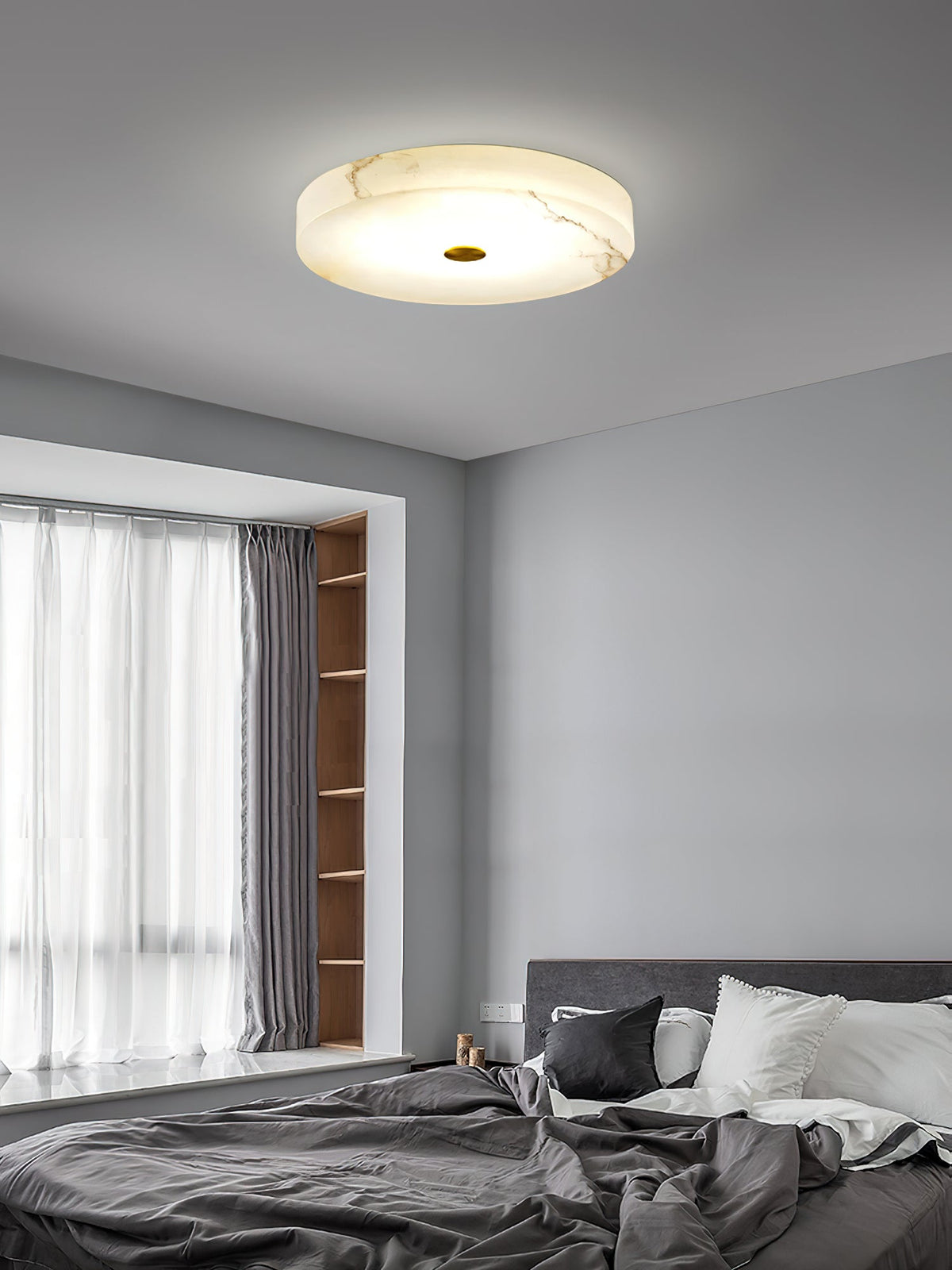 Lampa Sufitowa Okrągła Alabastrowa z Mosiężnym Akcentem - 6