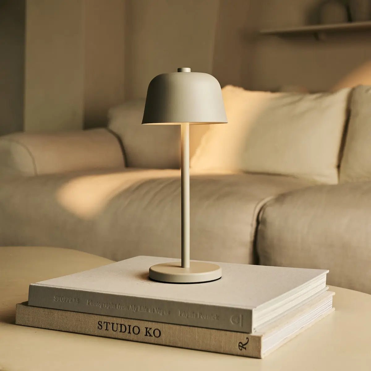 Lampa Stołowa Minimalistyczna Bezprzewodowa z Ładowaniem - 8