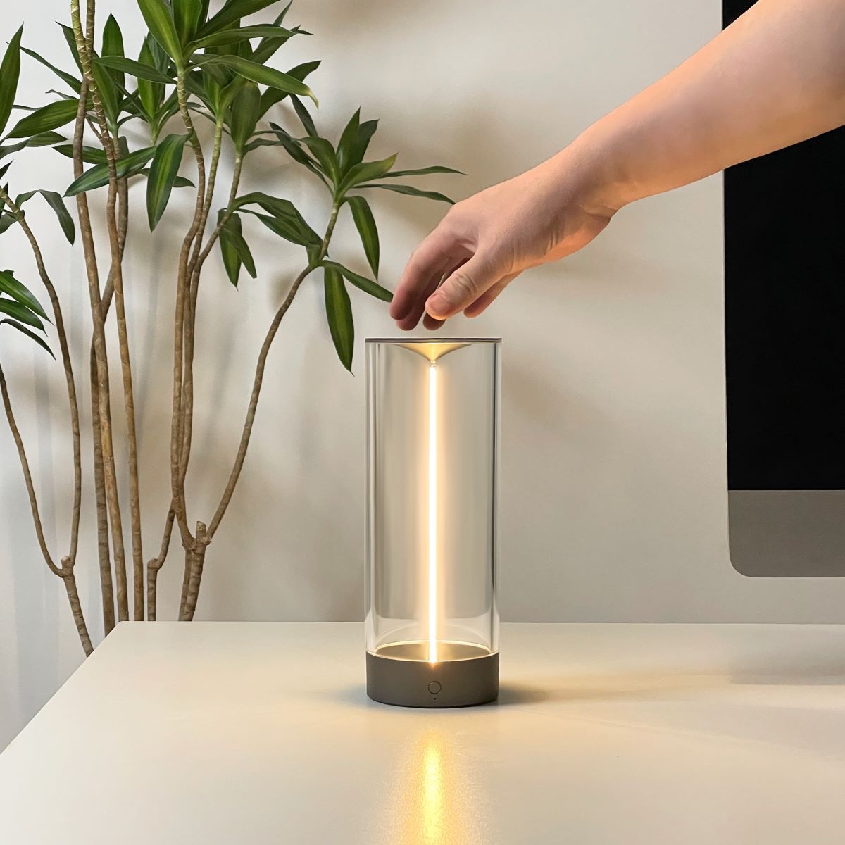 Lampa Stołowa Minimalistyczna z Bezprzewodową Listwą LED - 12