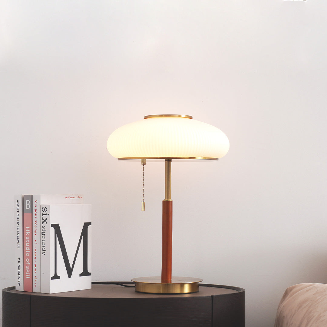 Lampa Stołowa Retro z Żebrowanym Szklanym Kloszem