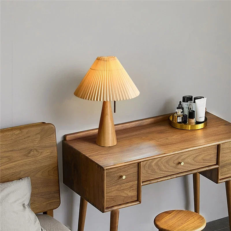 Lampa Stołowa Skandynawska z Plisowanym Kloszem i Drewnianą Podstawą - 8