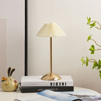 Lampa Stołowa Vintage z Plisowanym Kloszem i Akumulatorem LED - Beżowy klosz + Złota podstawa
