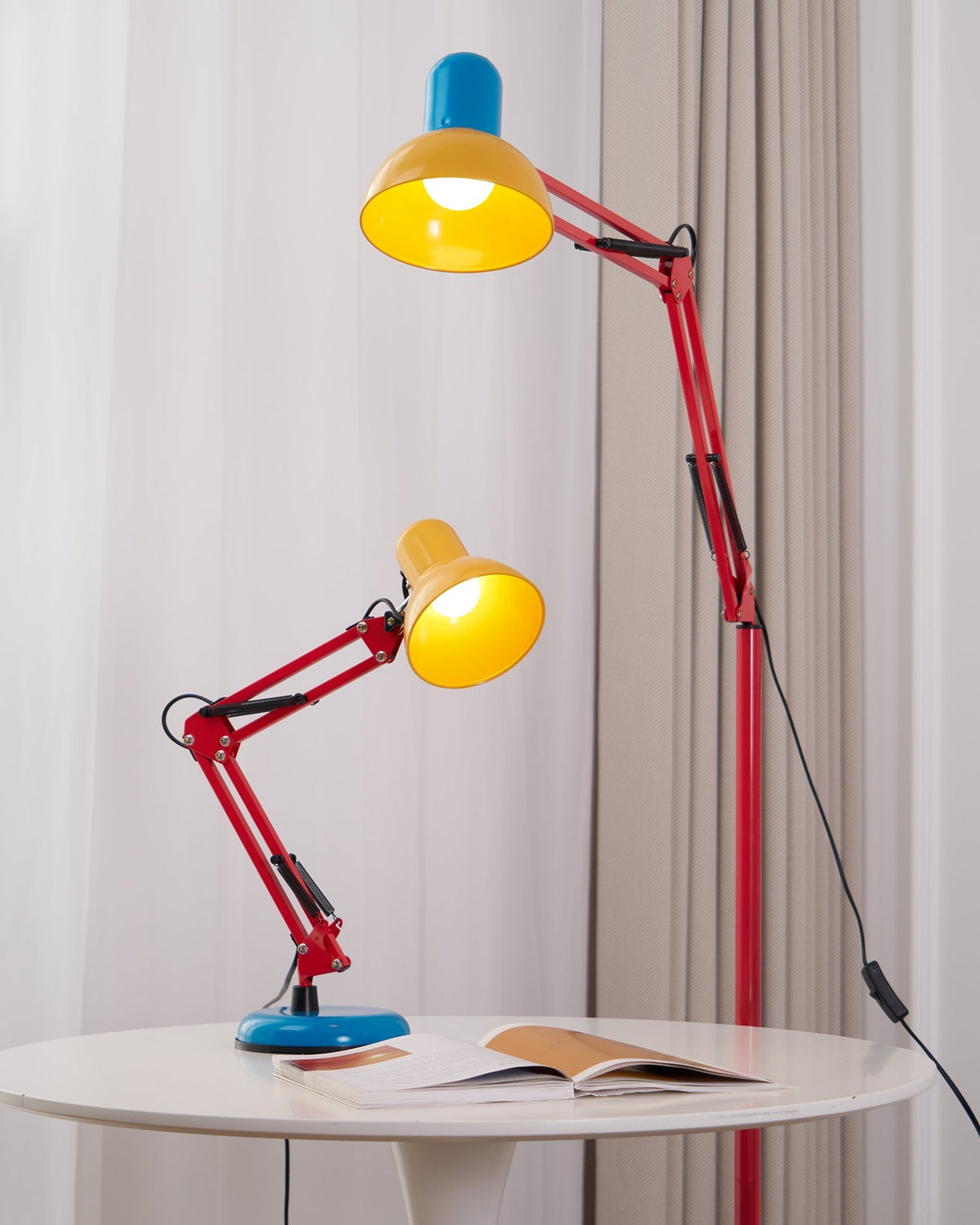 Lampa Podłogowa Retro Memphis z Regulowanym Ramieniem - 20