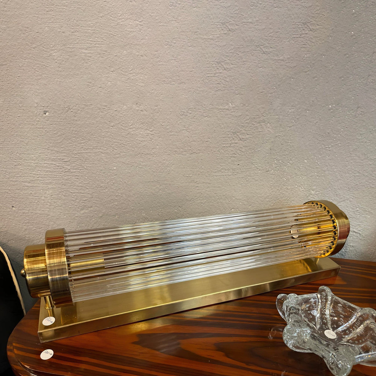 Kinkiet Art Deco ze Żłobkowanym Szklanym Kloszem i Złotą Ramą - 11