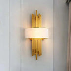Kinkiet Art Deco z Złotymi Rurkami i Półotwartym Kloszem - Biały/Złoty