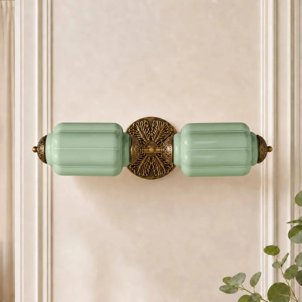 Kinkiet Art Deco z Dwoma Mlecznymi Kloszami - Zielony/Mosiądz