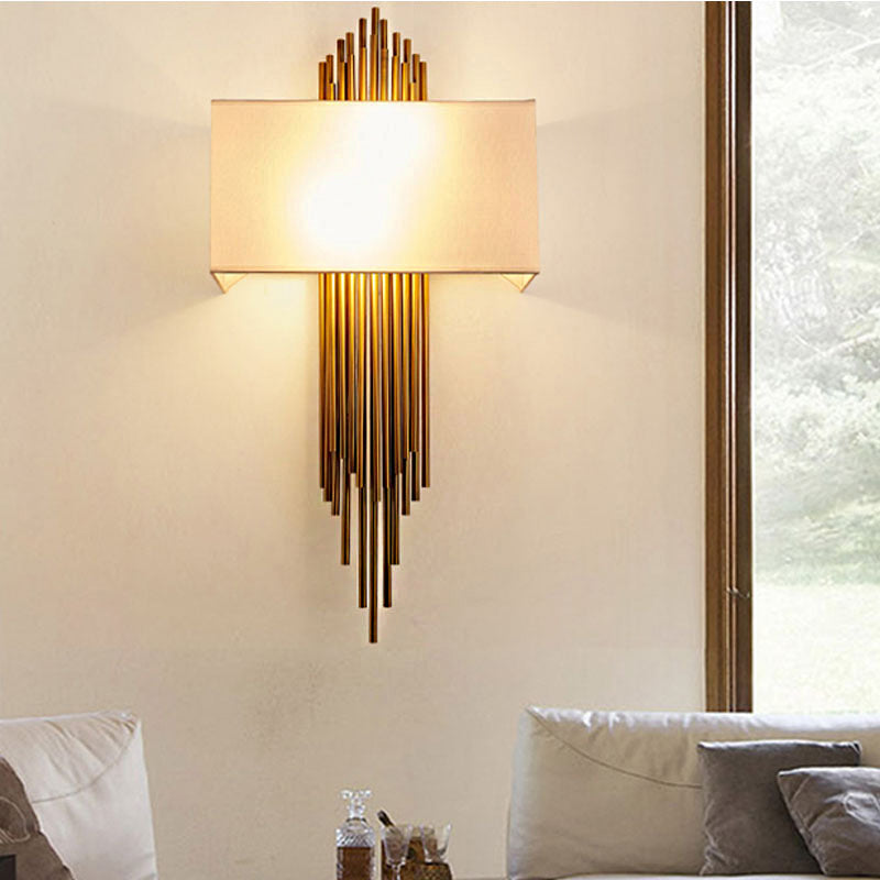 Lampa Ścienna Art Deco z Prostokątnym Kloszem i Złotymi Rurkami - Beżowy