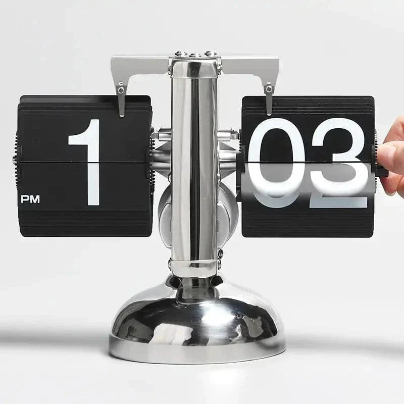 Zegar Stołowy Retro z Mechanizmem Flip na Metalowej Podstawie
