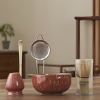 Zestaw do Matchy z Ceramiczną Miską, Bambusową Miotełką i Sitkiem - Ciemnoczerwony